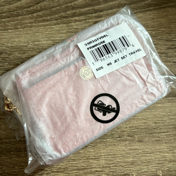 MK Medium Chain Card Wallet NWT - Picture 7 of 7